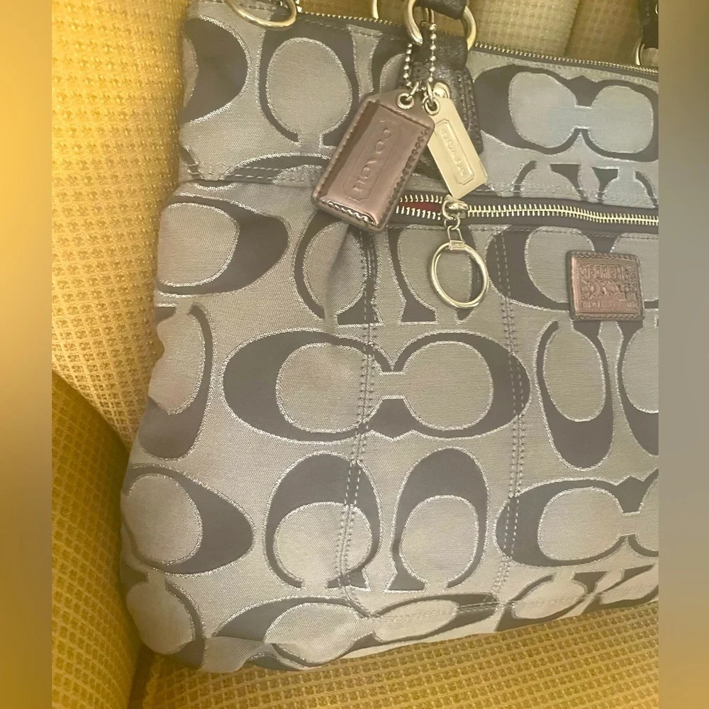 Coach Poppy Signature C Gray - GUC - Picture 5 of 11